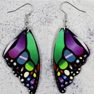 NWT Beautifully Detailed and Colorful Butterfly Wings Pierced Dangle Earrings!